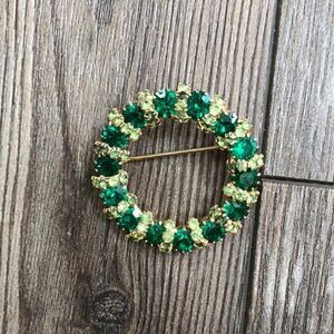 Vintage 1960s Weiss green wreath brooch